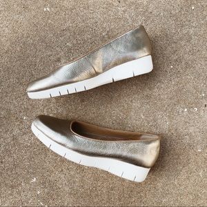 Clarks Daelyn Towne Slip On Sneakers - Metallic